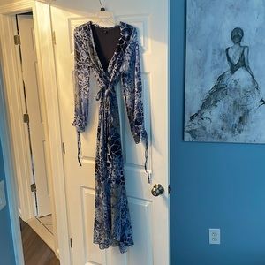 Medium Kendall & Kylie Dress. Blue snake print.